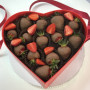 Клубника в шоколаде подарочный бокс